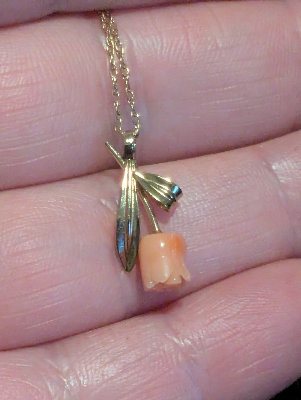 14k Yellow Gold Vintage Carved Coral Tulip Flower Pendant with Chain